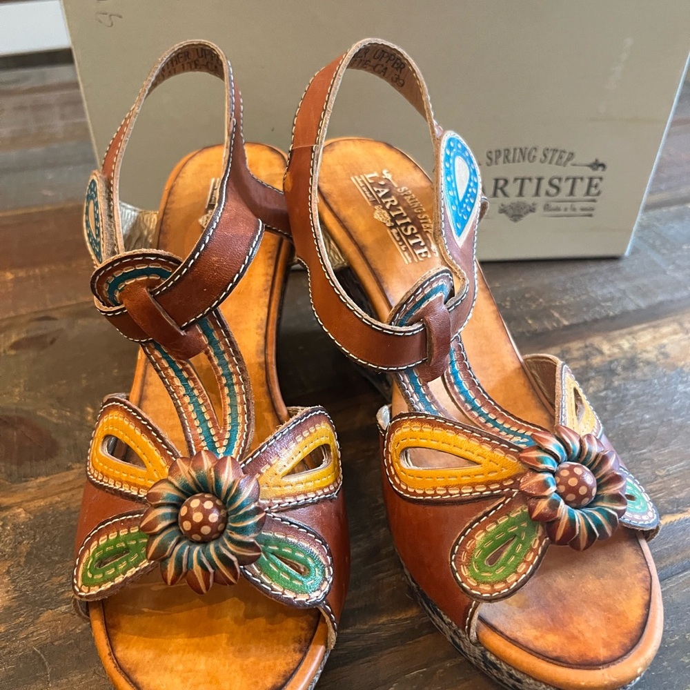 L'Artiste Super Cute Colorful Floral Sandals